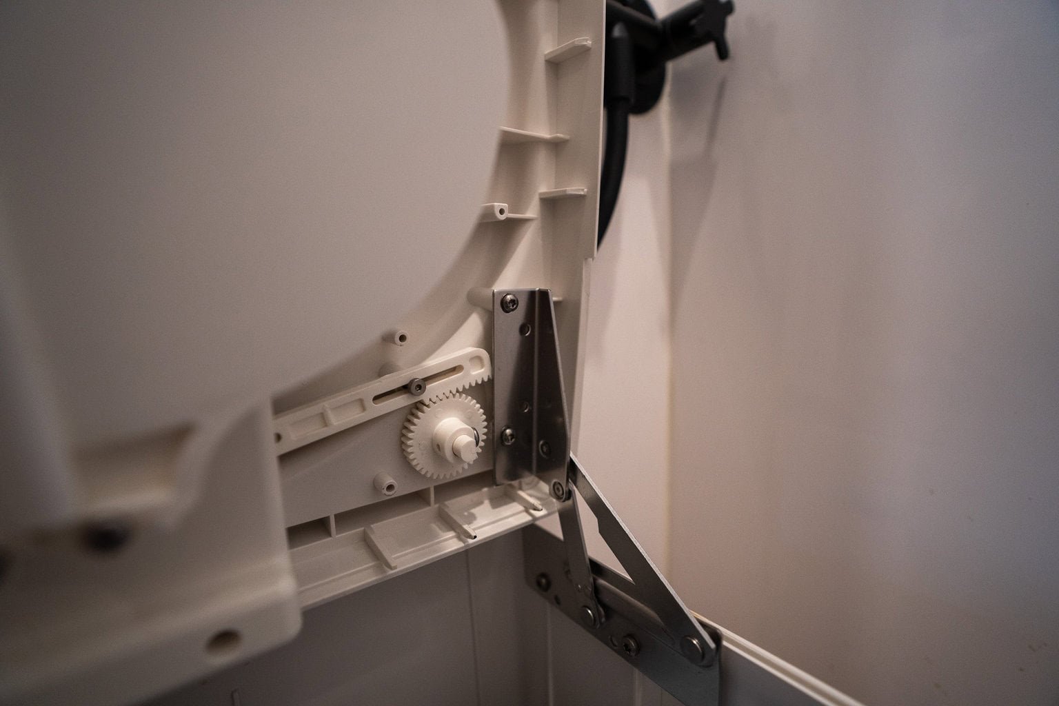 Hinge on the Cuddy Lite